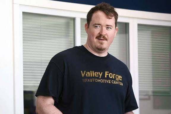 Tires Shane Gillis: The Story Behind the Comedian’s Viral Humor and Internet Fame